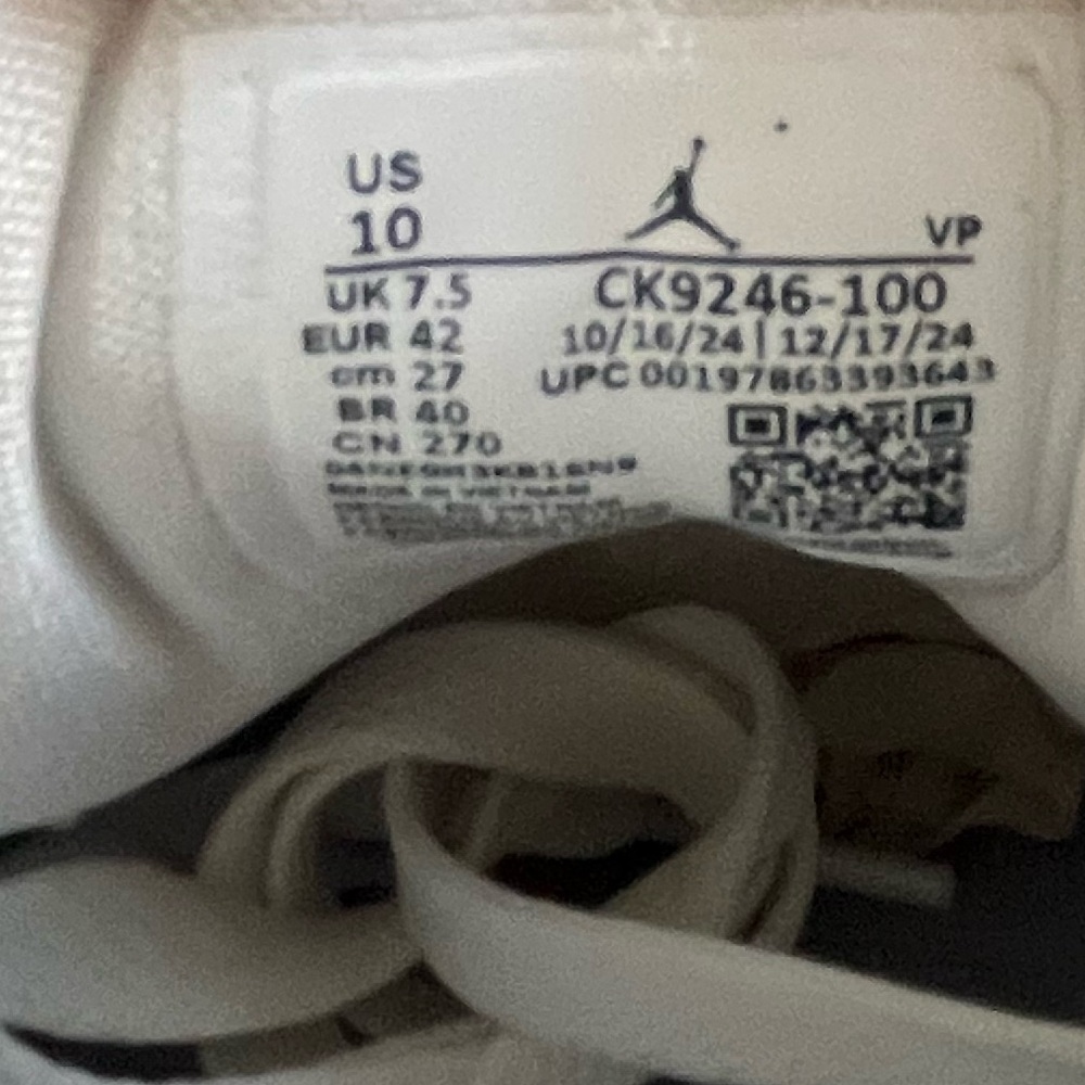 2025 WMNs Air Jordan Retro 3 “Sail Metallic Silver” - Picture 10 of 10